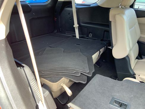 Used 2020 Ford Explorer XLT w/ Equipment Group 202A RWD image 9