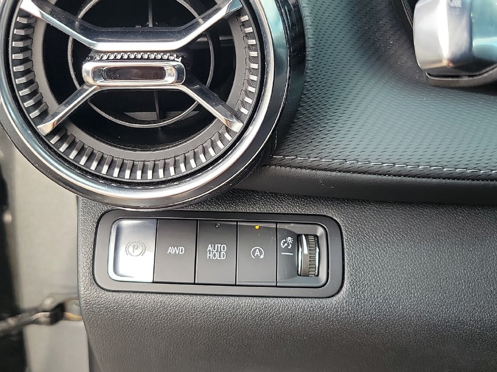 Used 2026 Chevrolet Equinox LT AWD/4WD image 16