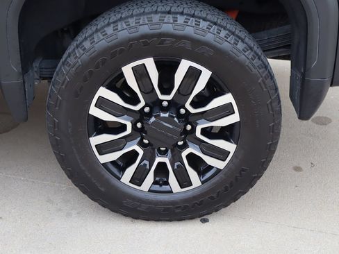 Used 2024 GMC Sierra 2500 Denali Ultimate AWD/4WD image 31