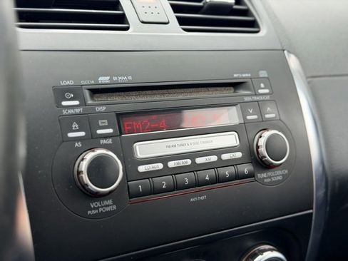 Used 2009 Suzuki SX4 AWD Hatchback w/ Touring Pkg image 10