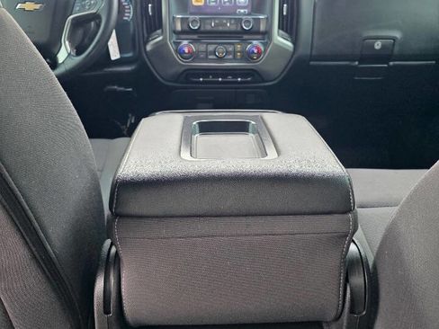 Used 2018 Chevrolet Silverado 1500 LT w/ LT Eassist Package image 9