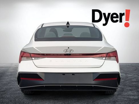Used 2025 Hyundai Elantra SEL FWD image 5
