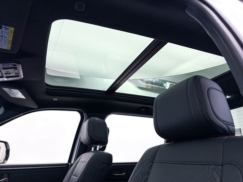 Used 2025 Toyota Tundra Limited image 3