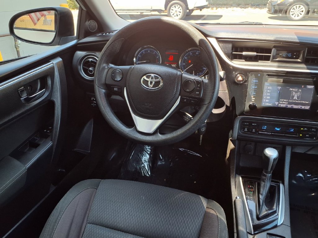 Used 2017 Toyota Corolla LE w/ Carpet Mat Package (TMS) FWD image 24