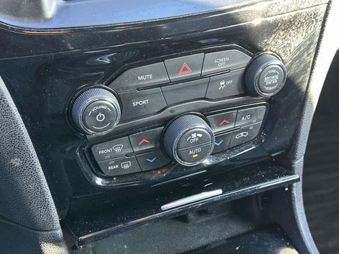 Used 2017 Chrysler 300 S image 29