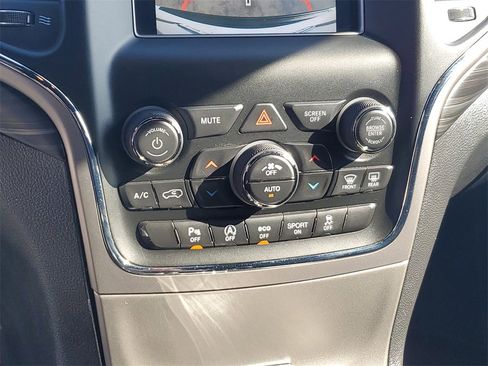 Used 2021 Jeep Grand Cherokee Laredo w/ Security & Convenience Group image 29