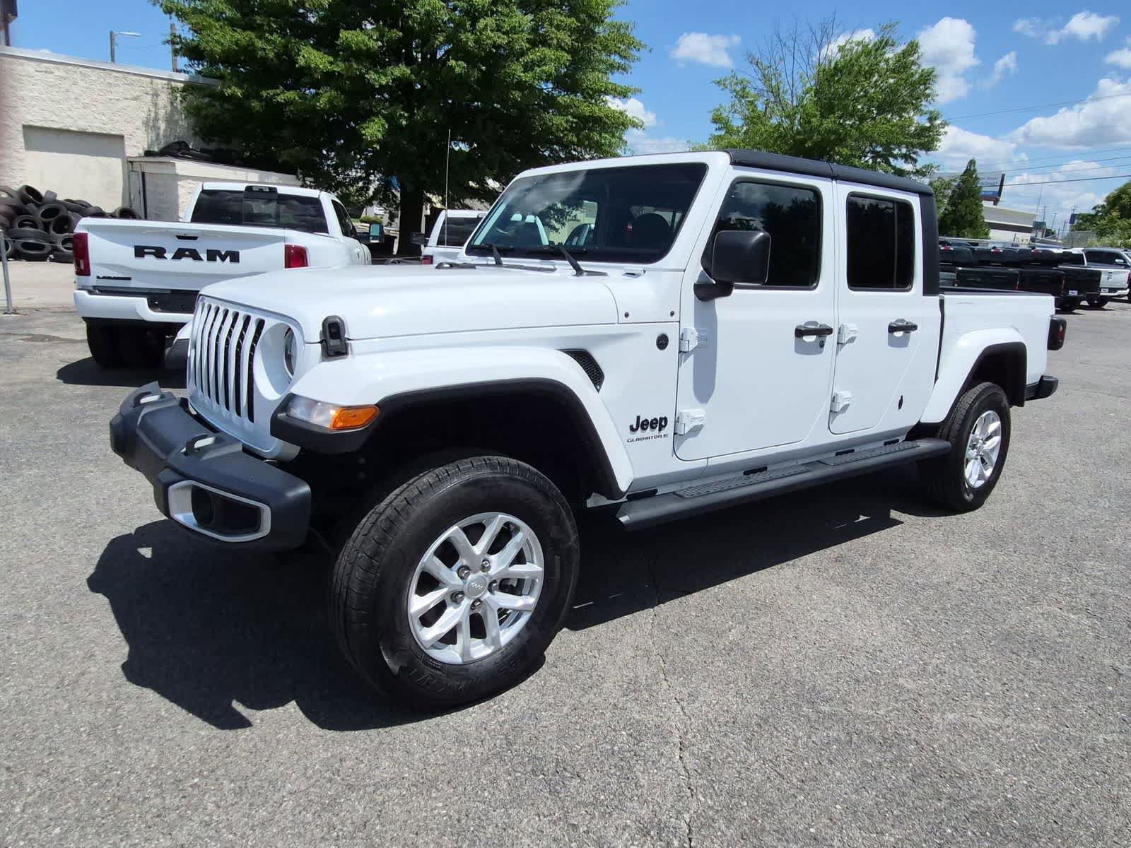 Used 2023 Jeep Gladiator Sport AWD/4WD image 4