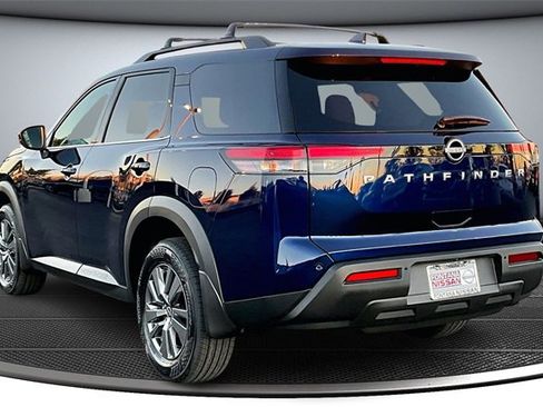 New 2025 Nissan Pathfinder SV image 3