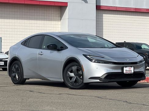 Used 2025 Toyota Prius LE image 2