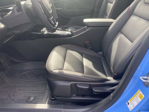 Used 2024 Chevrolet Trax RS w/ Sunroof Package image 23