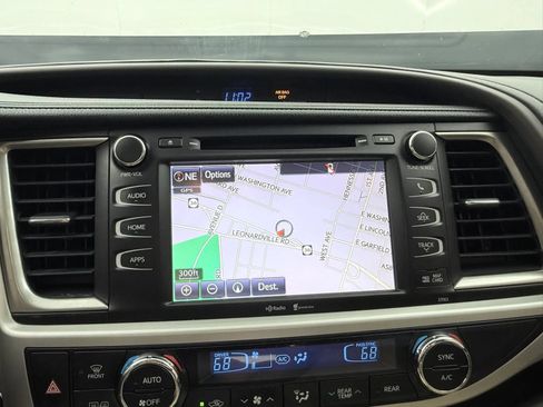 Used 2015 Toyota Highlander XLE AWD/4WD image 30