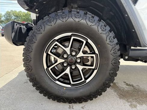 Used 2024 Jeep Wrangler Unlimited Rubicon AWD/4WD image 12