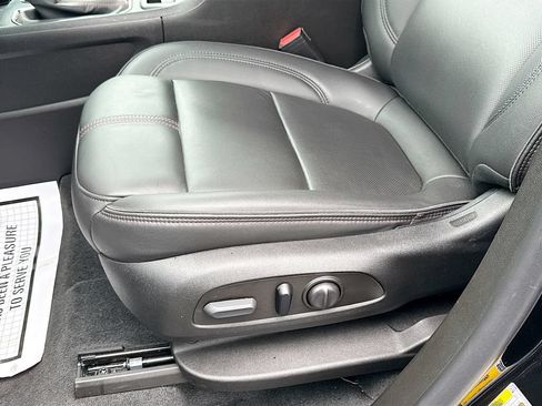 Used 2023 Chevrolet Traverse RS AWD/4WD image 22