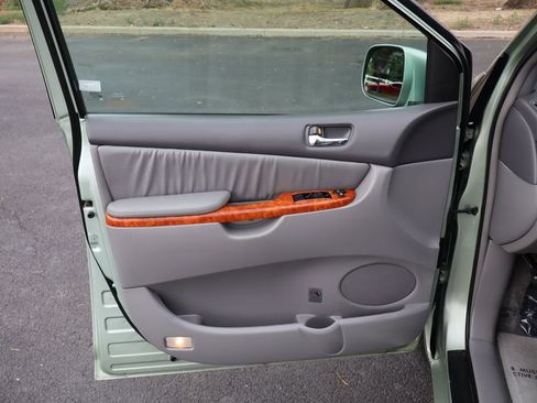 Used 2009 Toyota Sienna XLE FWD image 25