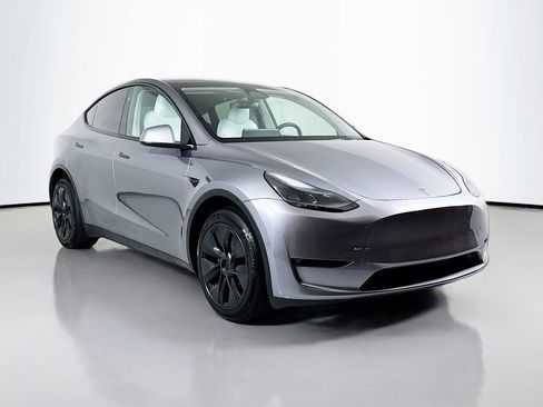Used 2024 Tesla Model Y Long Range image 3