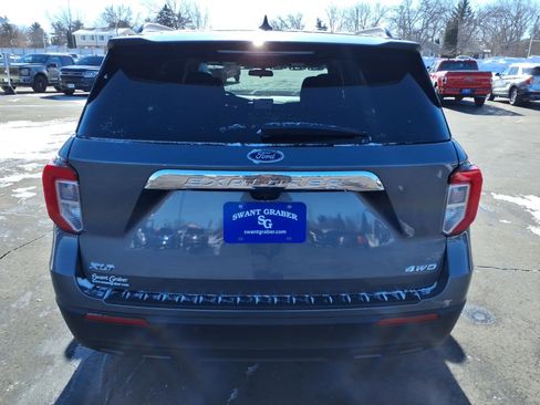 Used 2022 Ford Explorer XLT image 5