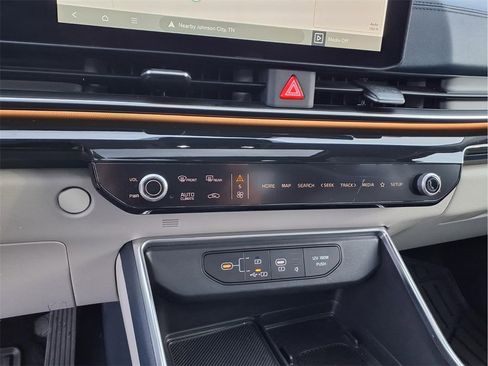 Used 2025 Kia Carnival SX Prestige image 23