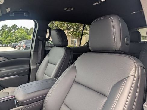 Used 2026 Chevrolet Traverse LT FWD image 14