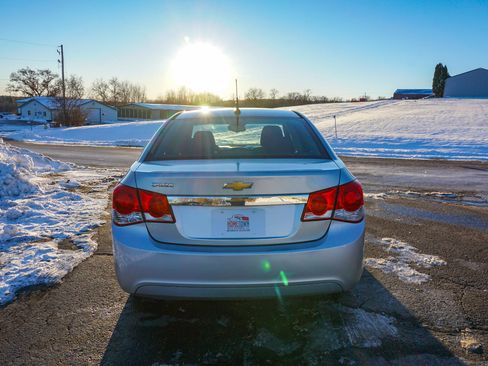 Used 2014 Chevrolet Cruze LS image 4
