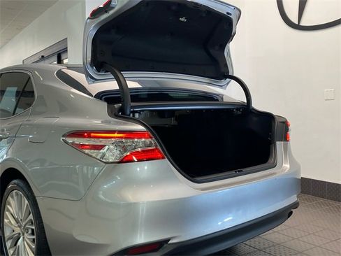 Used 2020 Toyota Camry XLE image 23
