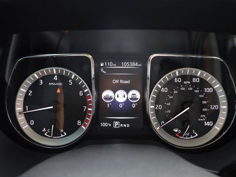 Used 2018 Nissan Titan SV w/ SV Convenience Package RWD image 8
