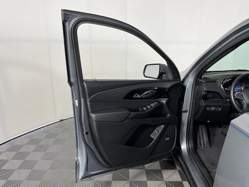 Used 2023 Chevrolet Traverse RS image 15