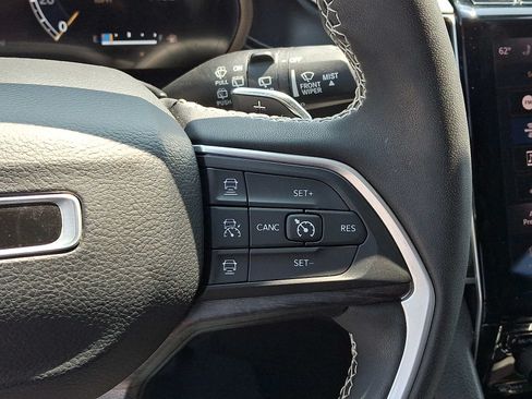 Used 2023 Jeep Grand Cherokee L Limited AWD/4WD image 25