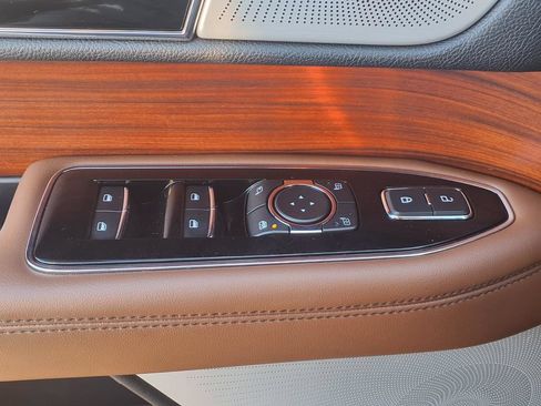 Used 2024 Lincoln Navigator Reserve AWD/4WD image 11