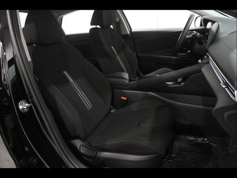 Certified 2024 Hyundai Elantra SEL FWD image 17