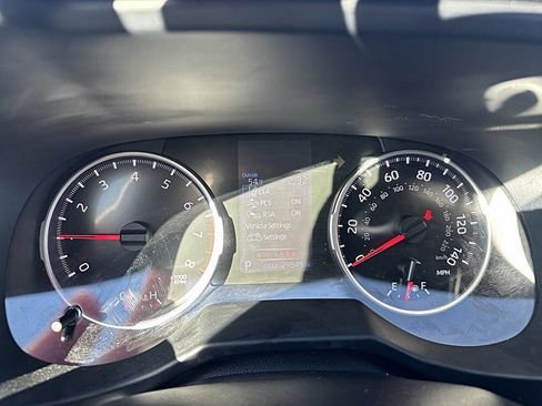 Used 2021 Toyota RAV4 LE image 11