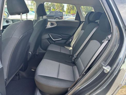 Used 2025 Kia Soul LX w/ LX Technology Package FWD image 24