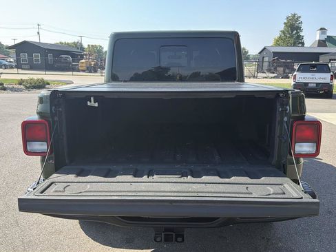 Used 2022 Jeep Gladiator Rubicon w/ Trailer Tow Package AWD/4WD image 17