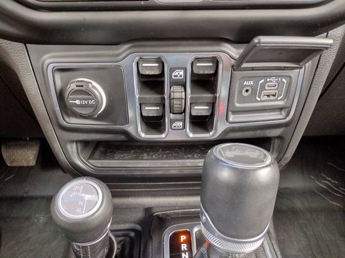 Used 2023 Jeep Wrangler Unlimited Sahara AWD/4WD image 6