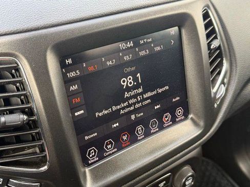 Used 2019 Jeep Compass Trailhawk image 9