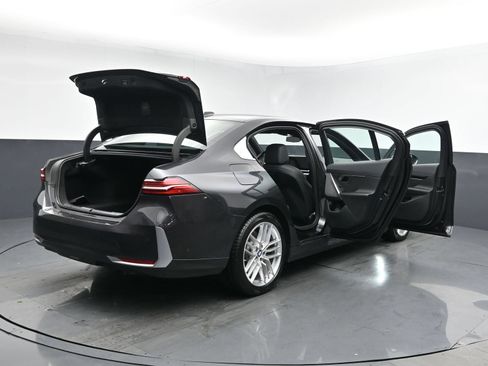 Used 2025 BMW 530i RWD image 27