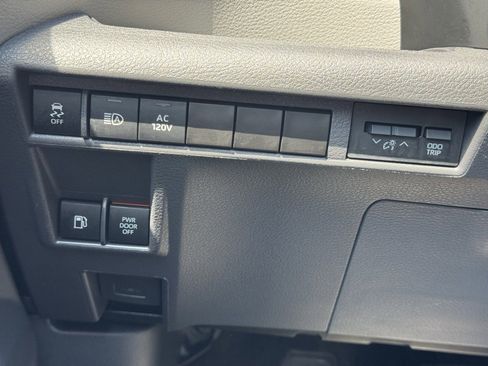 Used 2024 Toyota Sienna XLE image 35