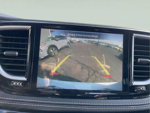 Used 2023 Chrysler Pacifica Limited FWD image 27