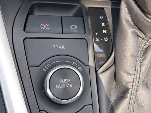 Used 2022 Toyota RAV4 XLE w/ Convenience Package AWD/4WD image 36