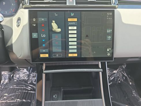 Certified 2026 Land Rover Range Rover Velar Dynamic SE AWD/4WD image 24