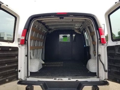Used 2024 Chevrolet Express 2500 w/ Driver Convenience Package RWD image 4