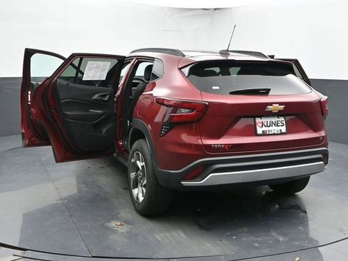 Used 2025 Chevrolet Trax LT image 56