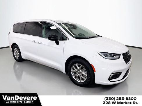Used 2024 Chrysler Pacifica Touring-L FWD image 1