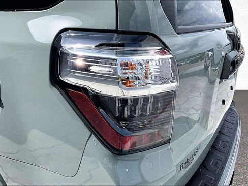 Used 2023 Toyota 4Runner TRD Off-Road Premium w/ Moonroof Package AWD/4WD image 23