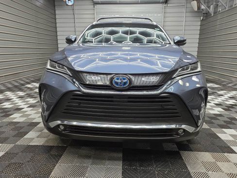 Used 2023 Toyota Venza XLE AWD/4WD image 4