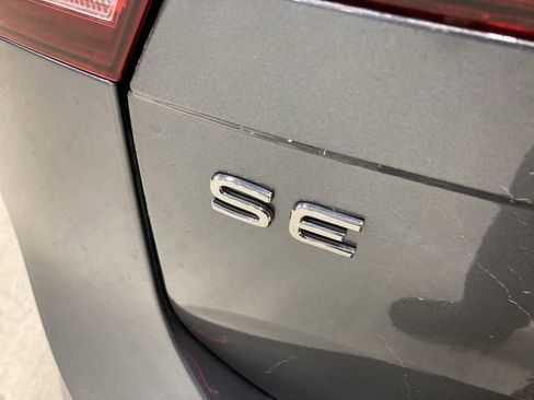 Used 2022 Volkswagen Tiguan SE image 12