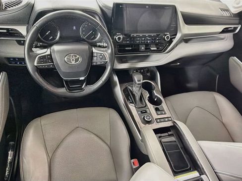 Used 2021 Toyota Highlander Platinum AWD/4WD image 30