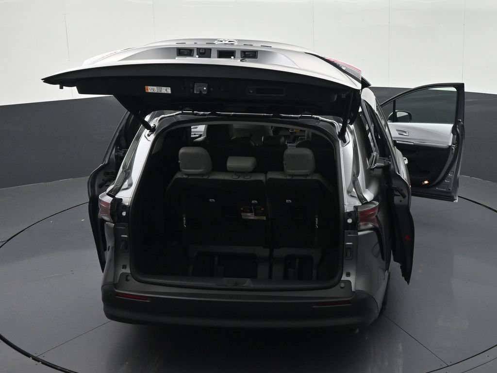 Used 2026 Toyota Sienna XLE FWD image 45