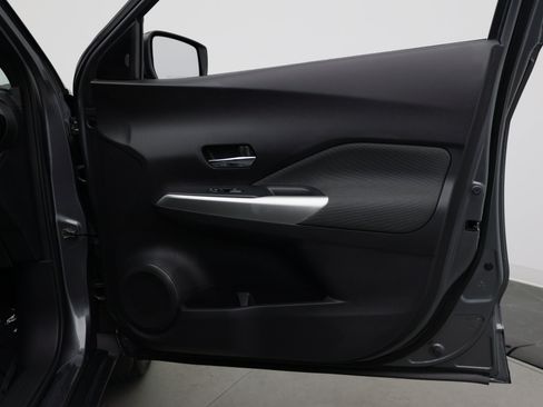 Used 2020 Nissan Kicks SV FWD image 31