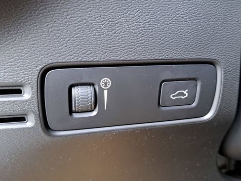 Used 2022 Volvo XC40 T5 R-Design w/ Advanced Package image 10