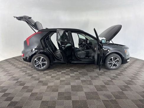 Certified 2025 Kia Niro SX image 15